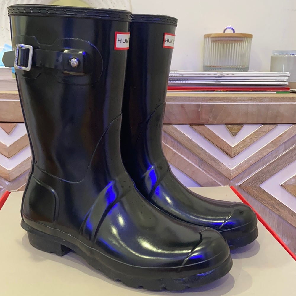 Hunter Boots! Mid calves length!